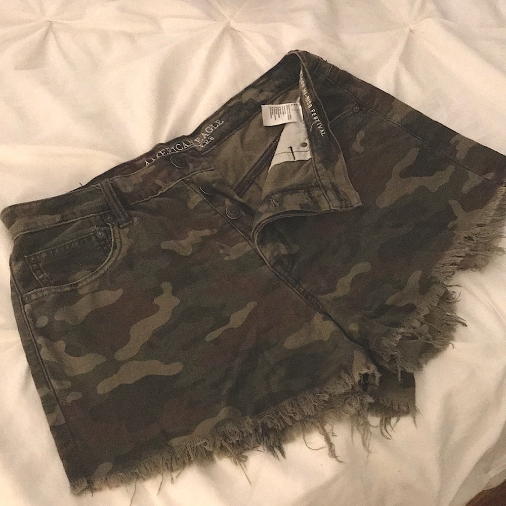 American Eagle Camo shorts